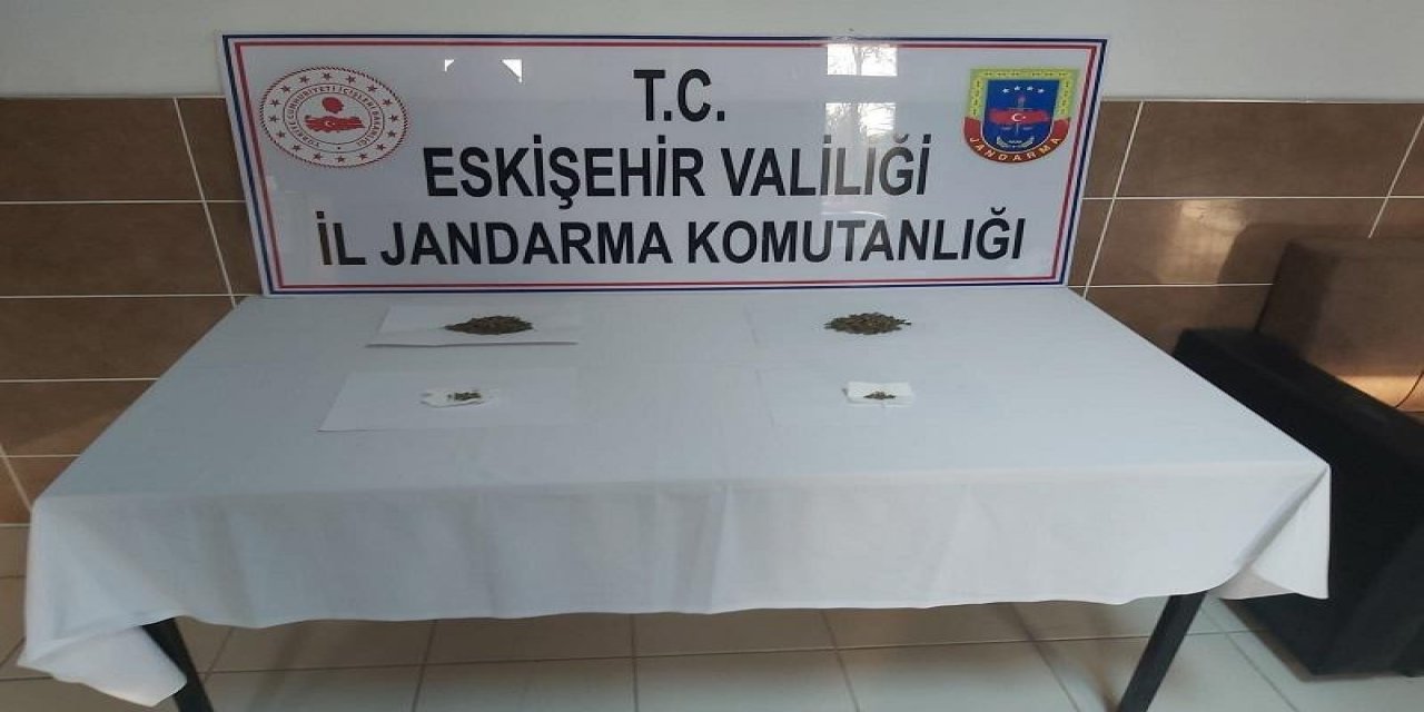 Jandarma Zehir Tacirlerine Geçit Vermiyor