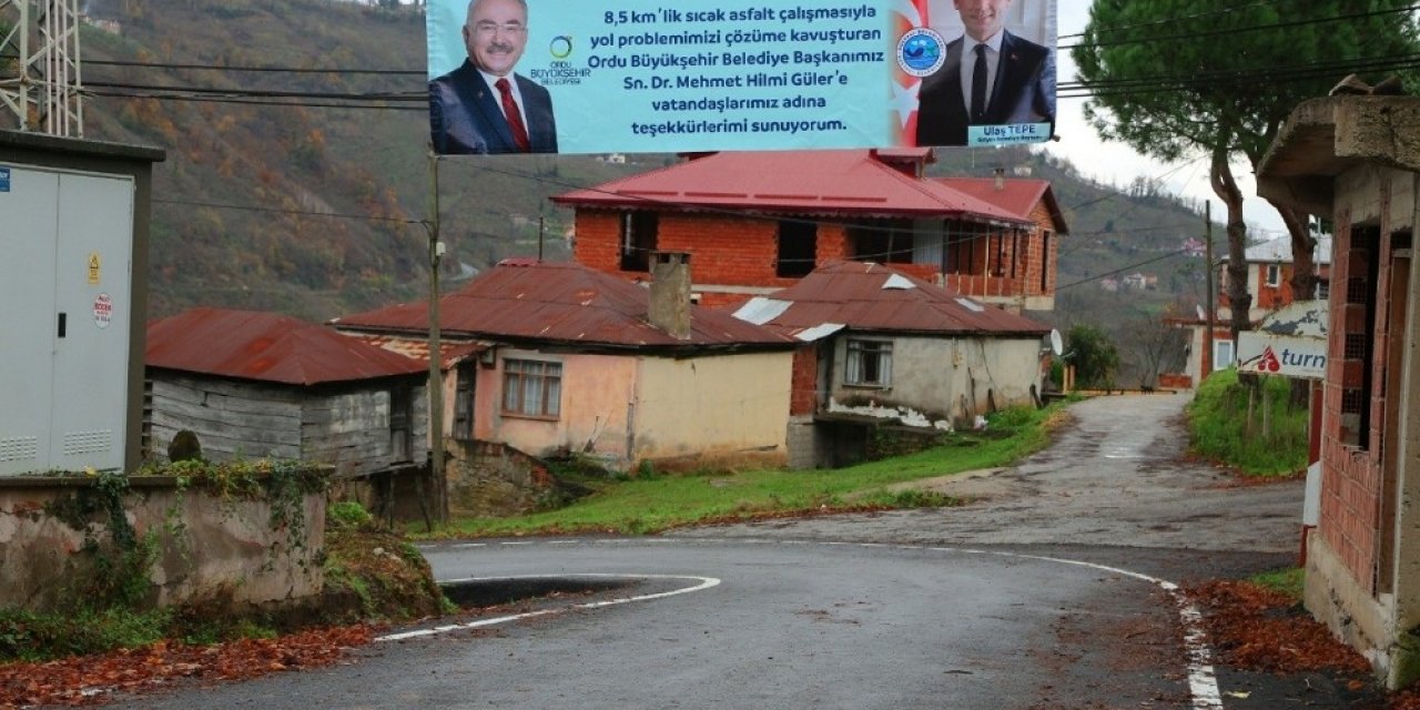 Chp’li Başkandan Ak Parti’li Başkana Afişli Teşekkür