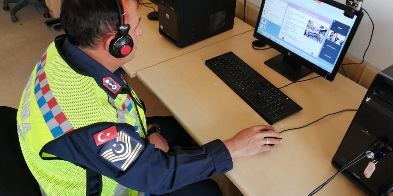 Jandarmadan Eba Üzerinde Öğrencilere Trafik Eğitimi