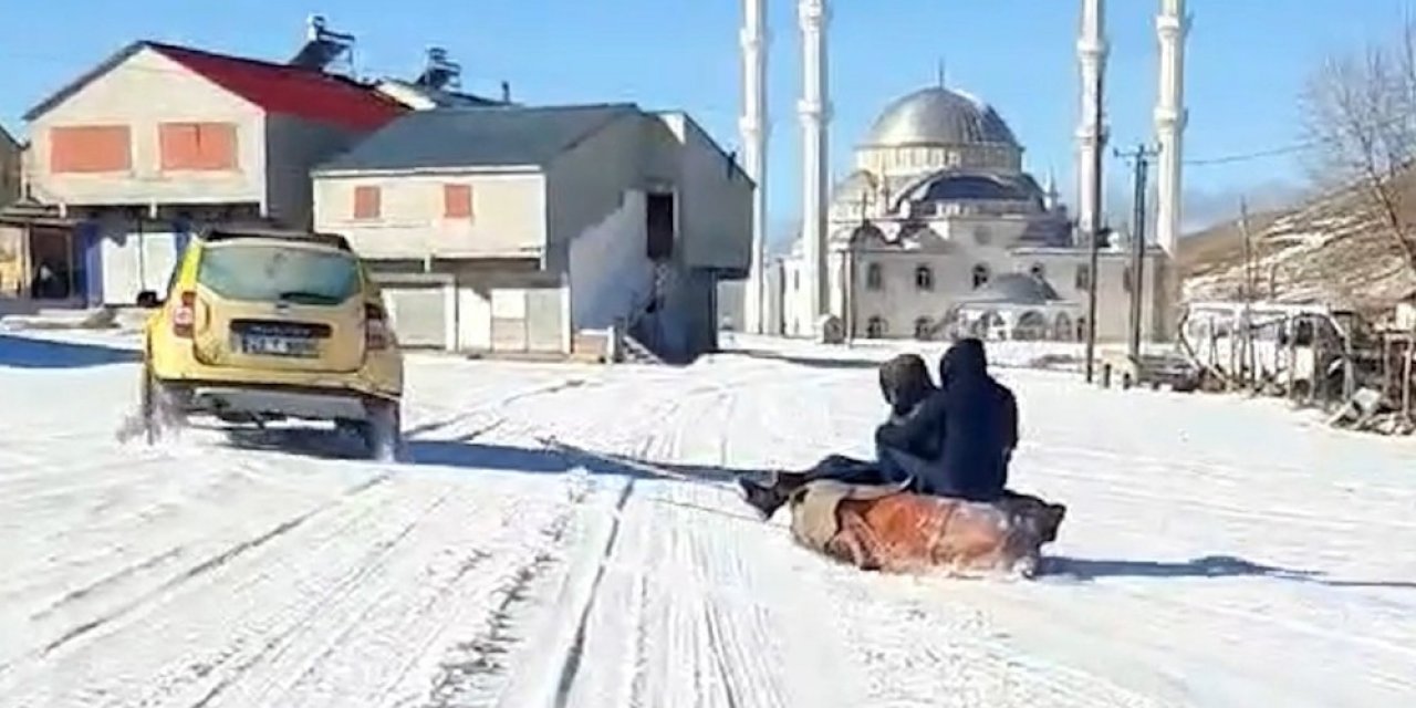 Yaylaya Yağan Kar Üzerinde Çocuklar Gibi Eğlendiler