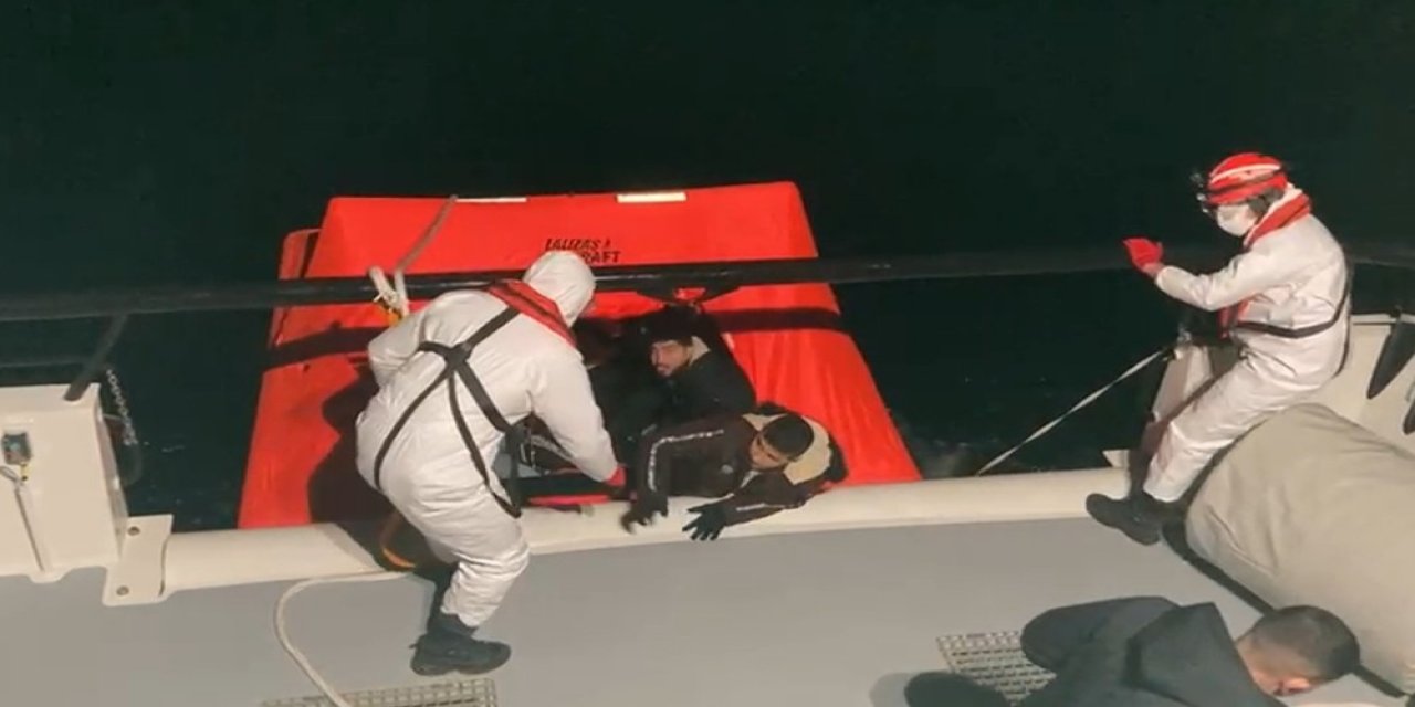 Yunanistan’ın Denizin Ortasında Bıraktığı 26 Göçmen Kurtarıldı