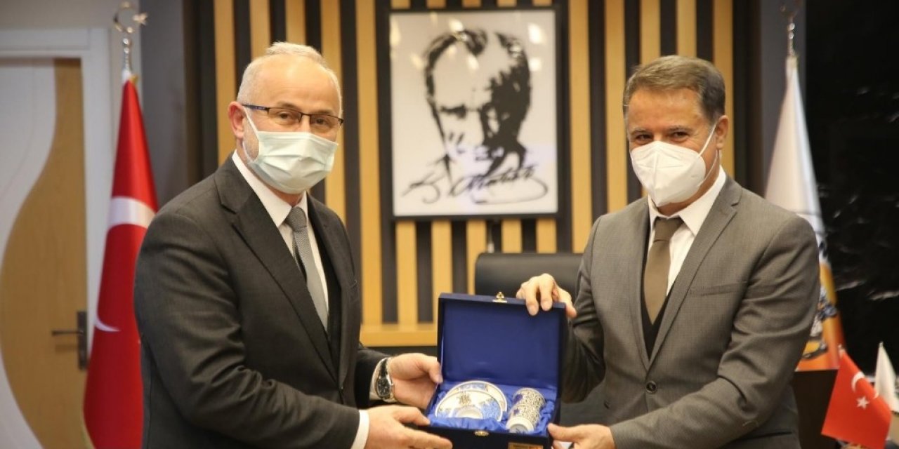 Rektör Ünal: “üniversite-şehir Bütünleşmesinde Yerel Yönetimlerin Önemli Bir Rolü Var”
