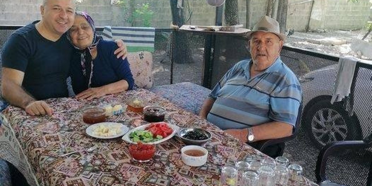 Bir Ay İçinde Anne, Baba Ve Oğlu Koronadan Hayatını Kaybetti