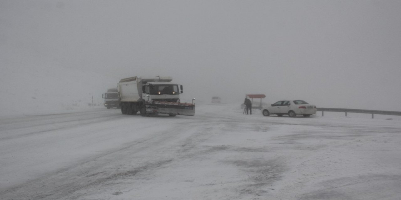Erzincan’ın Yüksek Kesimlerinde Kar Yağışı Etkili Oldu