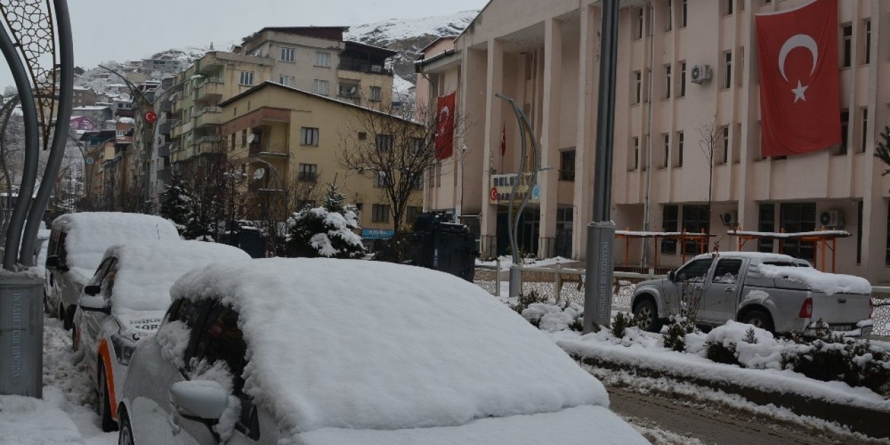 Hakkari’de 74 Yerleşim Yeri Ulaşıma Kapandı
