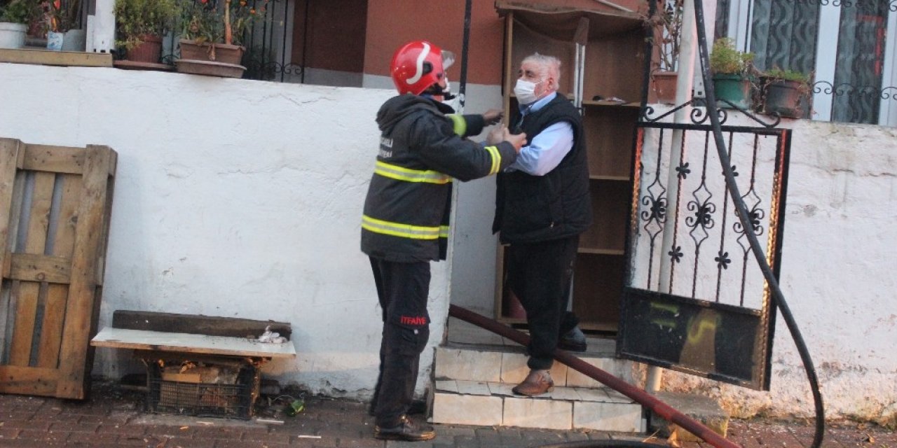 Evi Yanarken İçeri Girmeye Çalıştı
