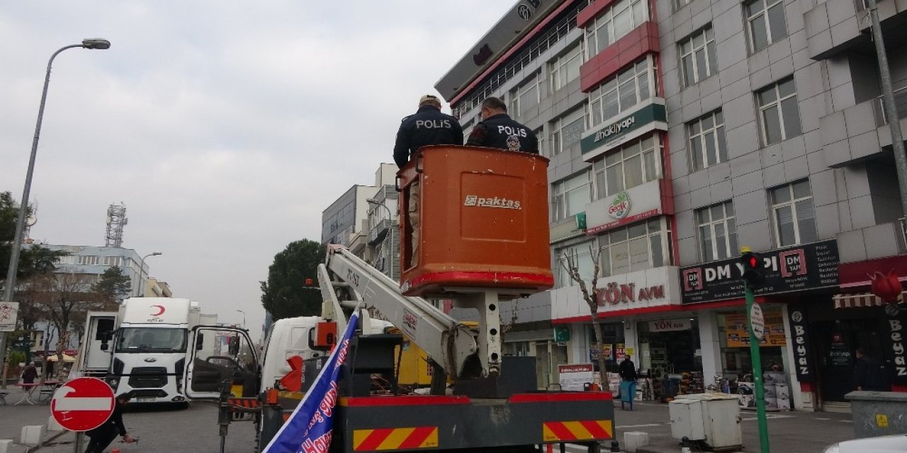 Uşak Polisinden Sokak Hayvanları İçin Anlamlı Hareket