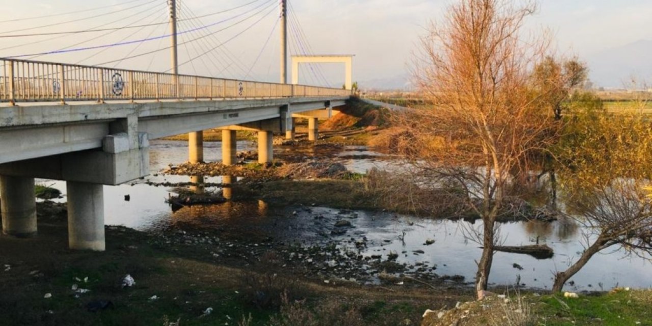 Menderes Nehri Alarm Vermeye Başladı