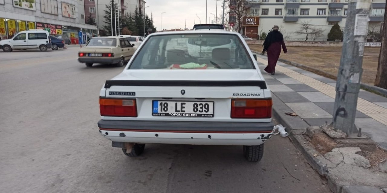 Otomobil İle Çarpışan Motosikletli Kurye Yaralandı