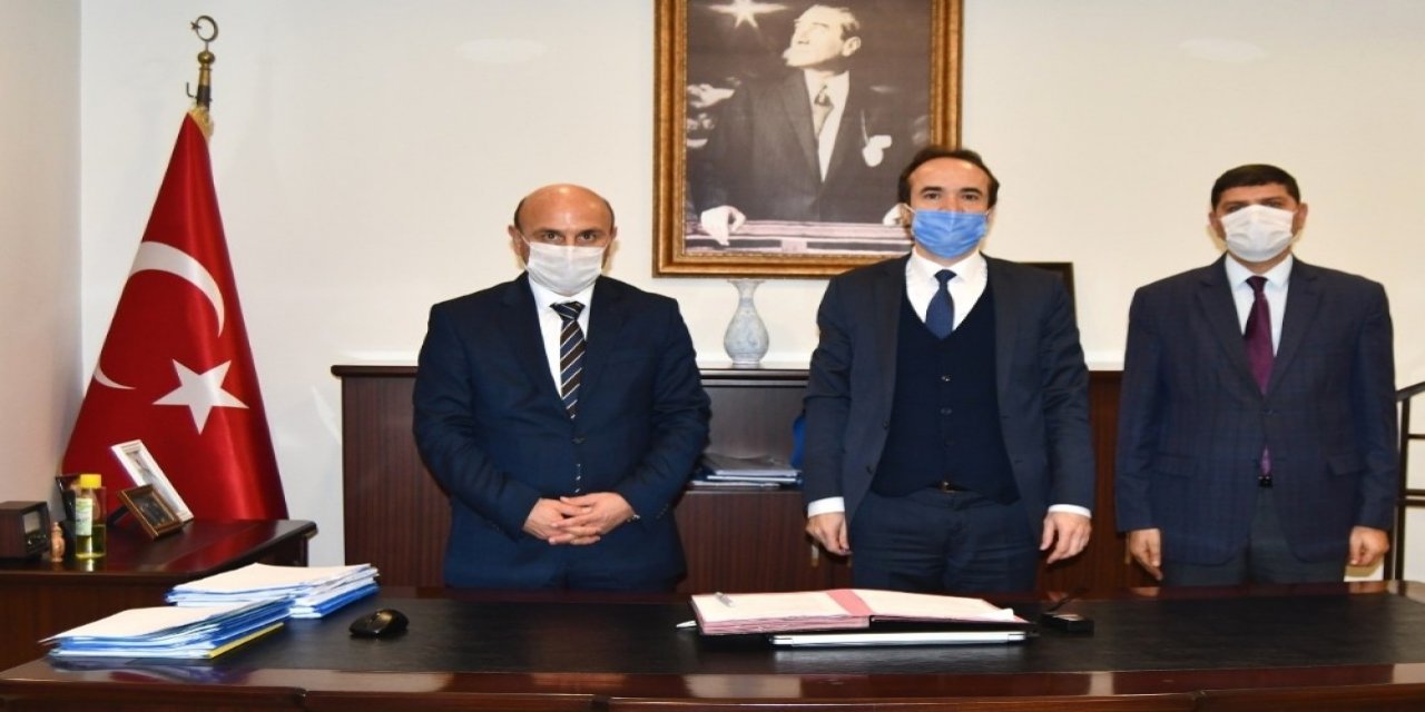 Altınova Belediyesi’nden Öğrencilere 150 Tablet