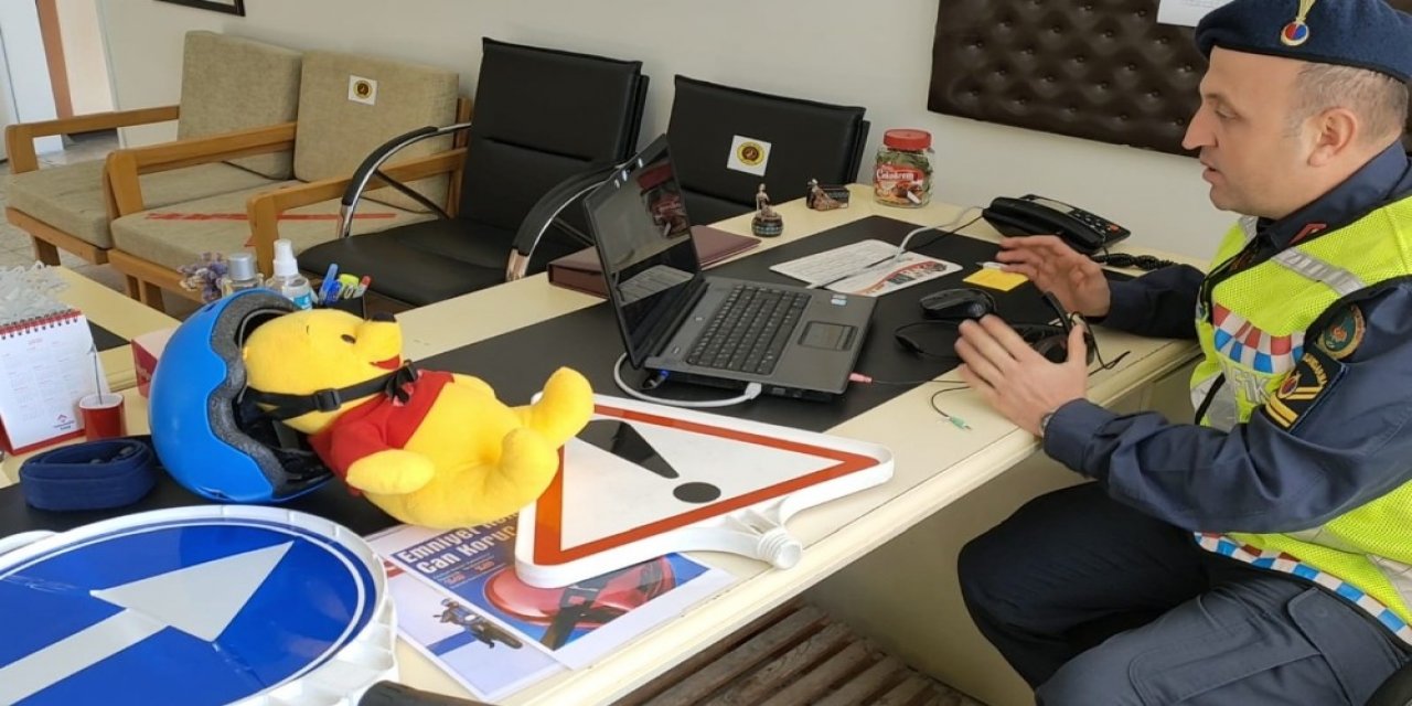 İzmir’de Jandarmadan Öğrencilere ’uzaktan’ Trafik Eğitimi