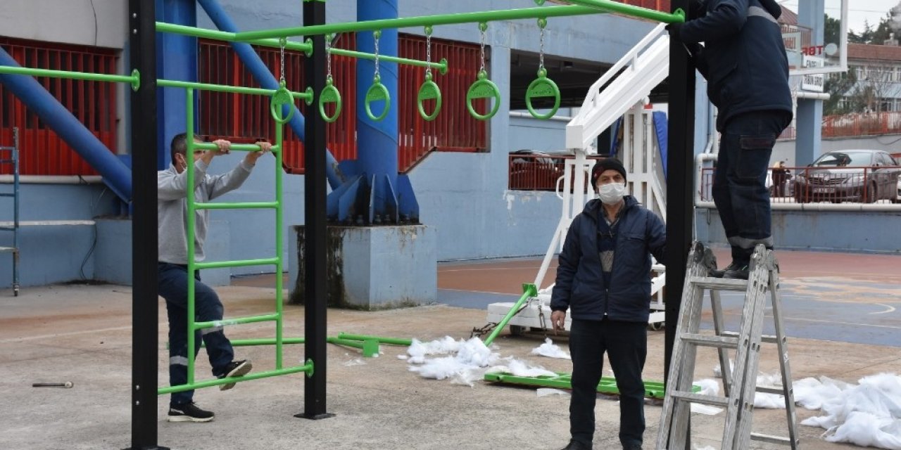 Gençlik Ve Spor İl Müdürlüğü Stadyumun Arka Tarafına Açık Spor Aletleri Yerleştirmeye Başladı