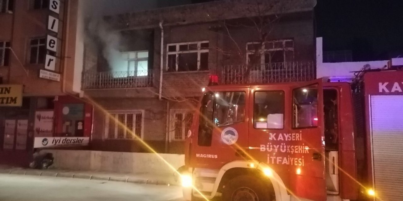 Kayseri’de Boş Evde Çıkan Yangını İtfaiye Söndürdü