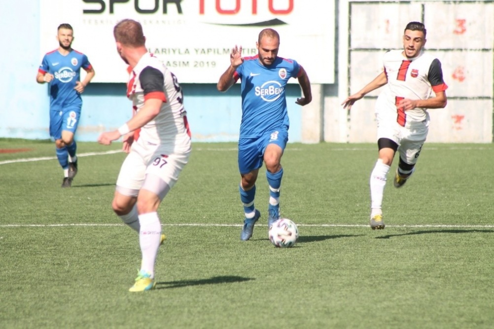 TFF 3. Lig 2. Grupta mücadele eden Kahta02 Spor kendi evinde ağırladığı Yozgat 1959 Spor ile 1-1 berabere kaldı