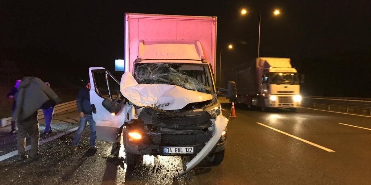 Kuzey Marmara Otoyolu’nda Kamyon Tıra Çarptı: 1 Yaralı