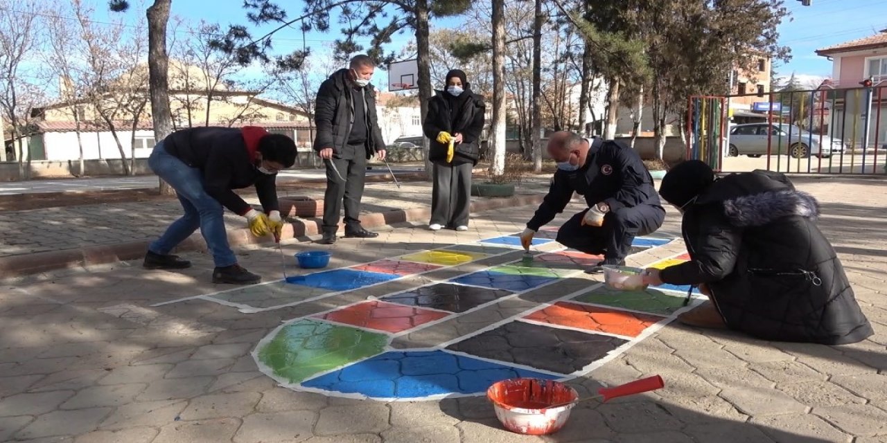 Çocukların Psikomotor Beceri Gelişimi İçin Gönüllü Olarak Çalışıyorlar