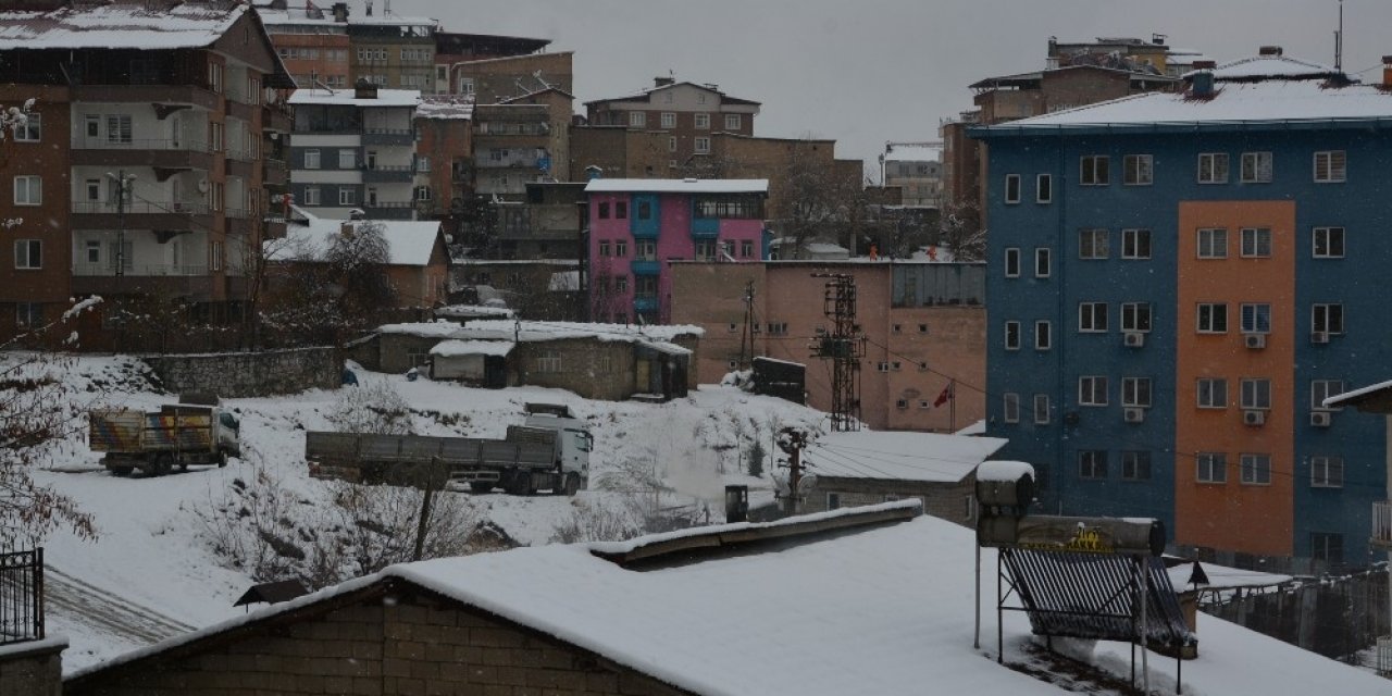 Hakkari’de 59 Yerleşim Yeri Ulaşama Kapandı