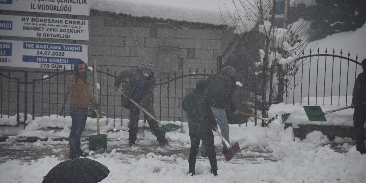 Şırnak’ta Karla Mücadele Çalışmaları Sürüyor