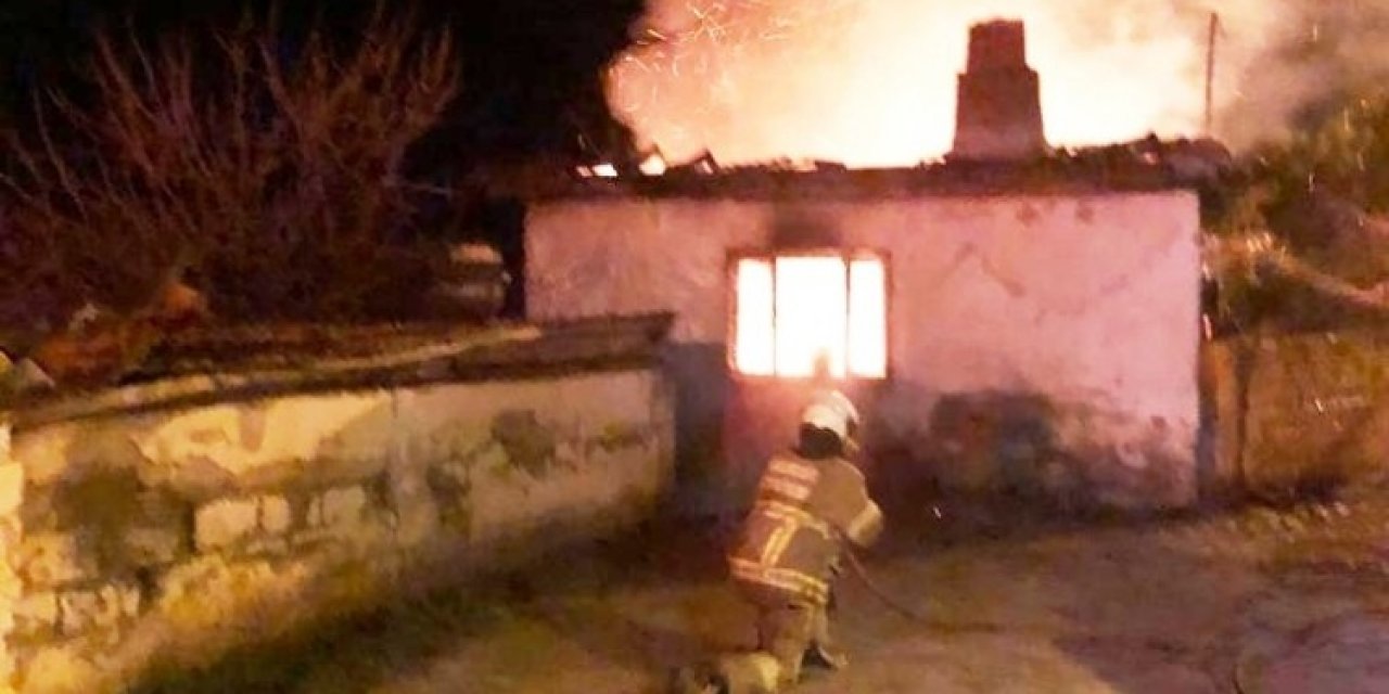 Burhaniye’de Tek Katlı Ev Alevlere Teslim Oldu
