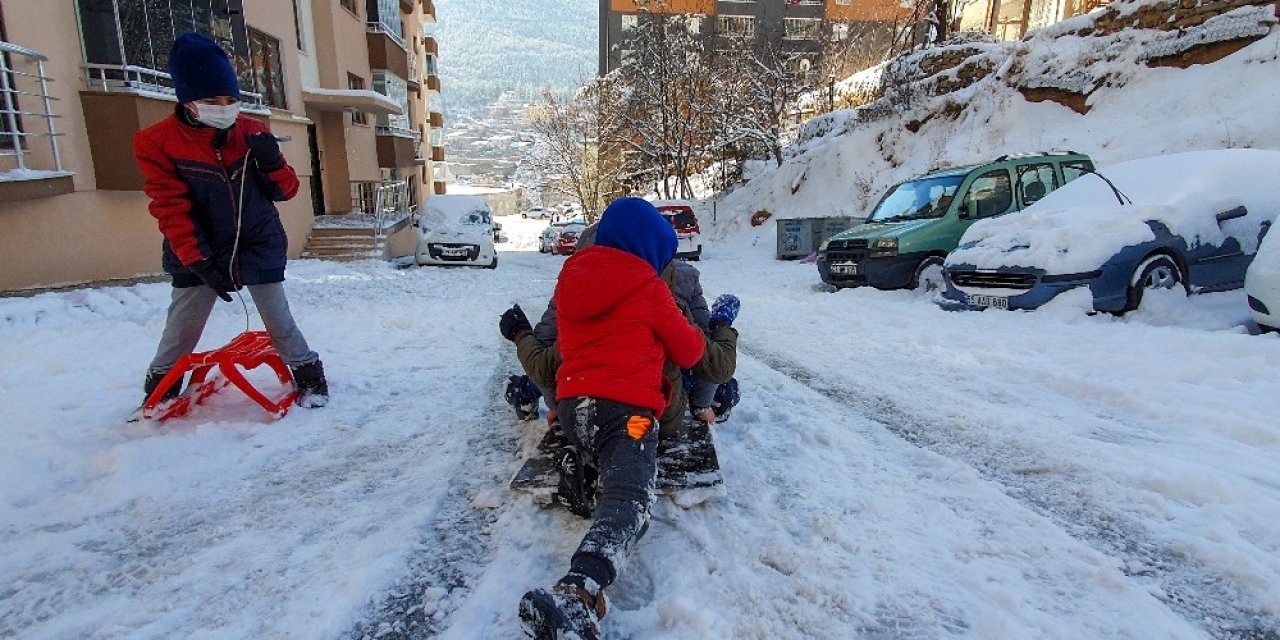 Kar Yağışına En Çok Onlar Sevindi