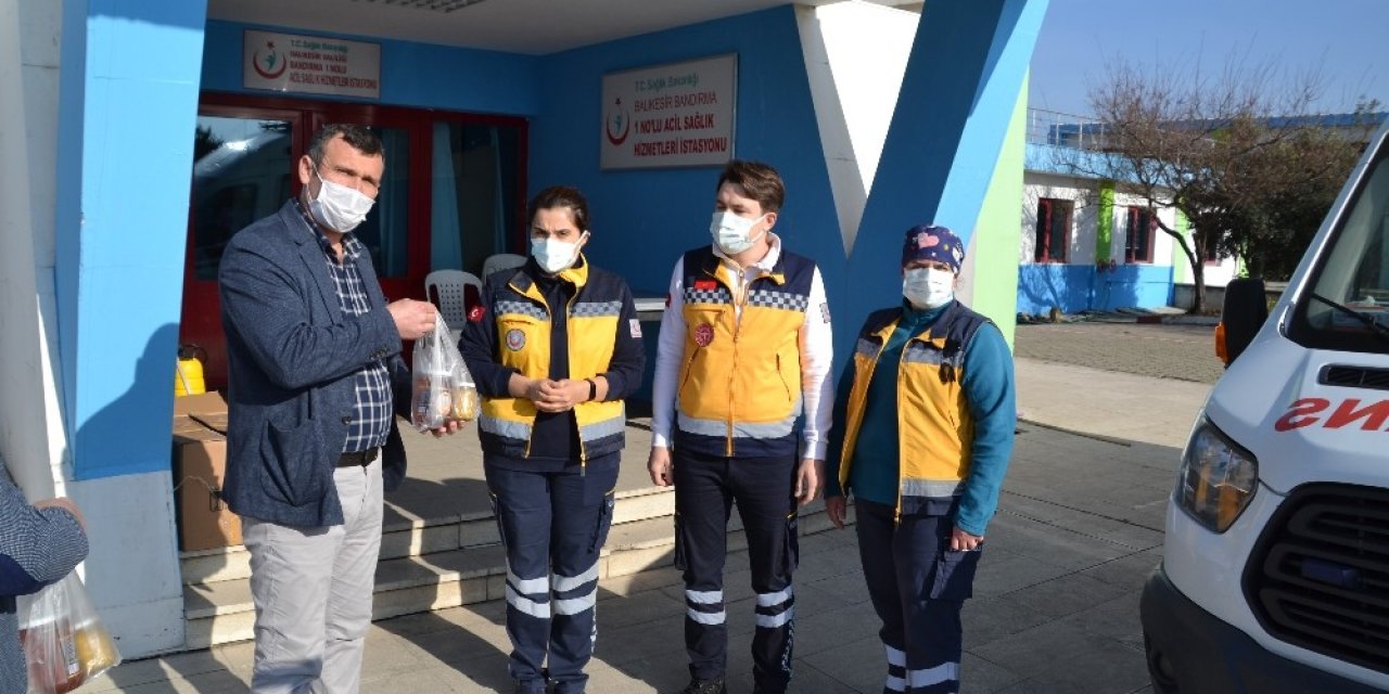 Arıcılardan 112 Acil Çalışanlarına Bal İkramı