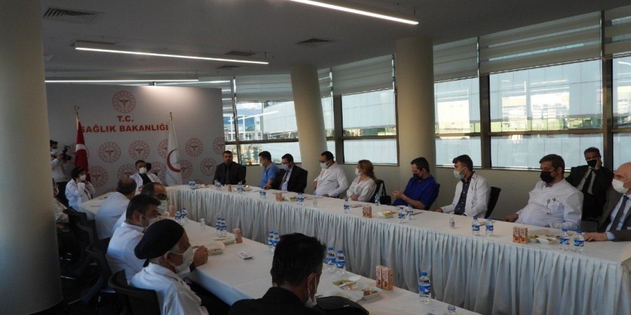 Şehir Hastanesinde Doktorların Kariyer Kutlaması