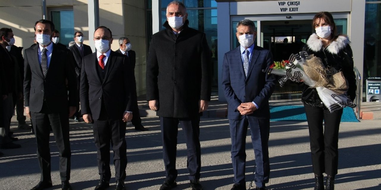 Kültür Ve Turizm Bakanı Ersoy Elazığ’dan Tunceli’ye Geçti