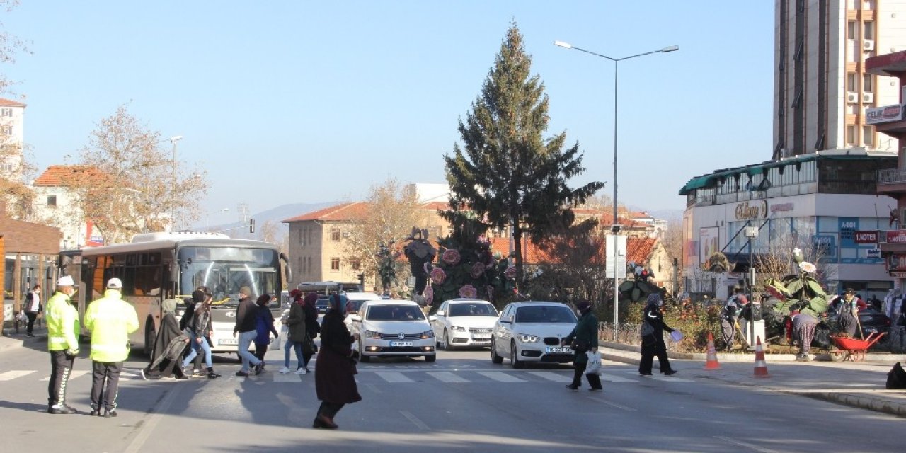Isparta’da Yayaya Yol Vermeyen 1606 Sürücüye Para Cezası Uygulandı