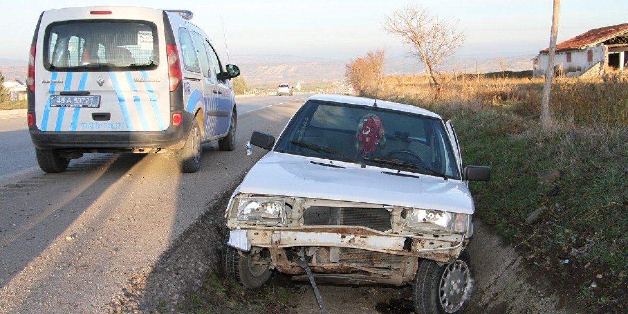 Kula’da 10 Dakika Arayla İki Kaza: 2 Yaralı