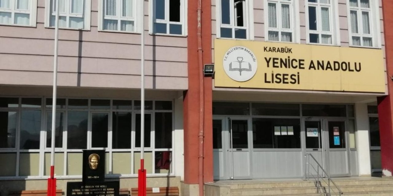 İlçedeki İki Okulun Bahçesinde Yenileme Çalışması Yapıldı