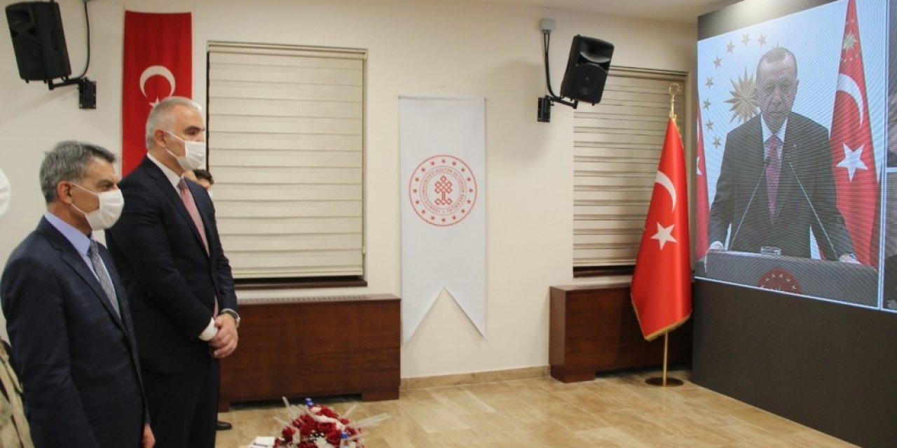 Tunceli’nin İlk Müzesi Cumhurbaşkanı Erdoğan’ın Canlı Bağlantısı, Bakan Ersoy’un Katılımıyla Açıldı