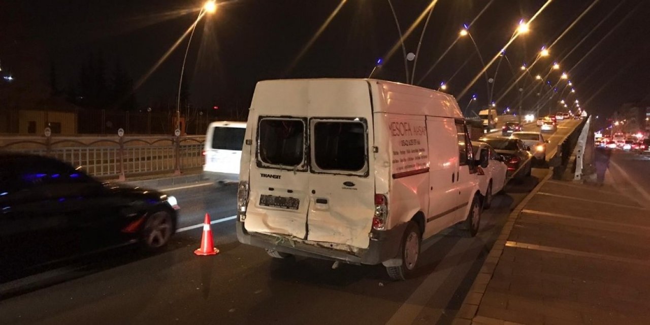 Kayseri’de 3 Aracın Karıştığı Kazada Şans Eseri Yaralanan Olmadı
