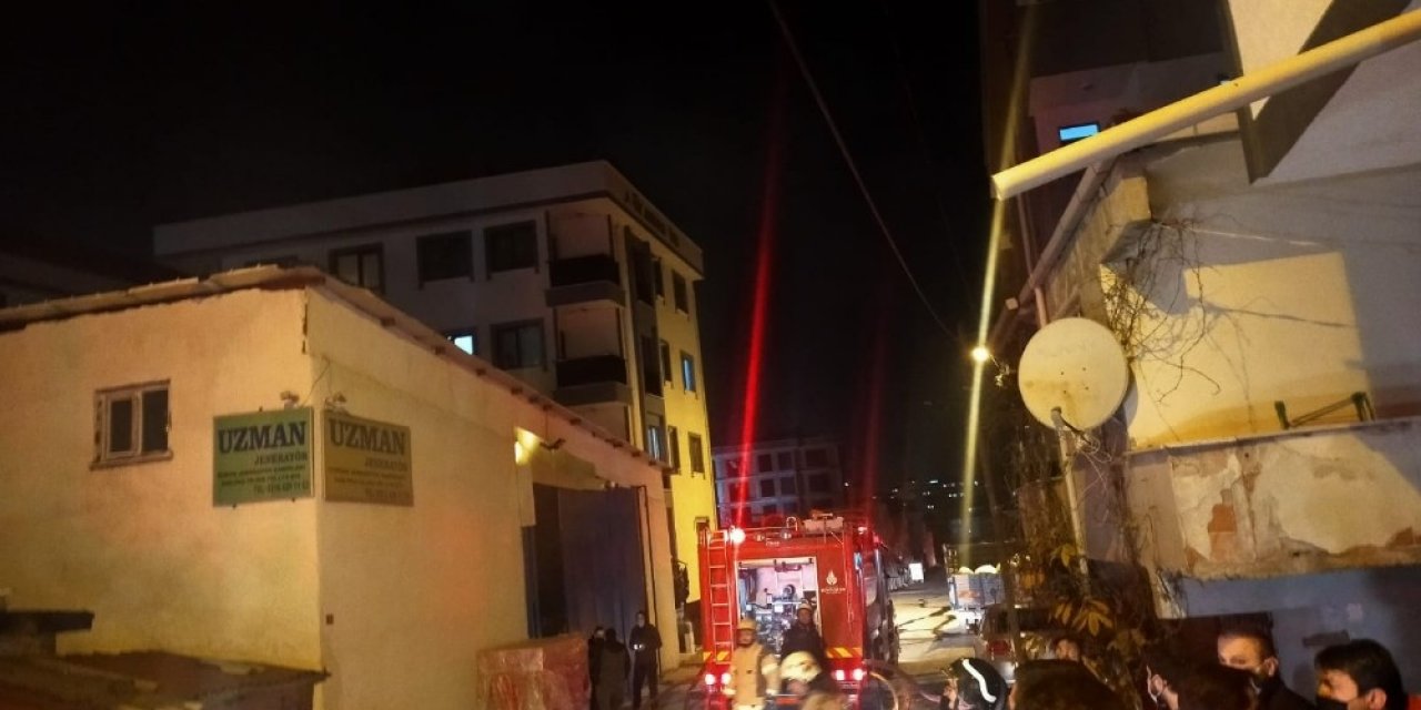 Sancaktepe’de İş Yerinden Korkutan Yangın