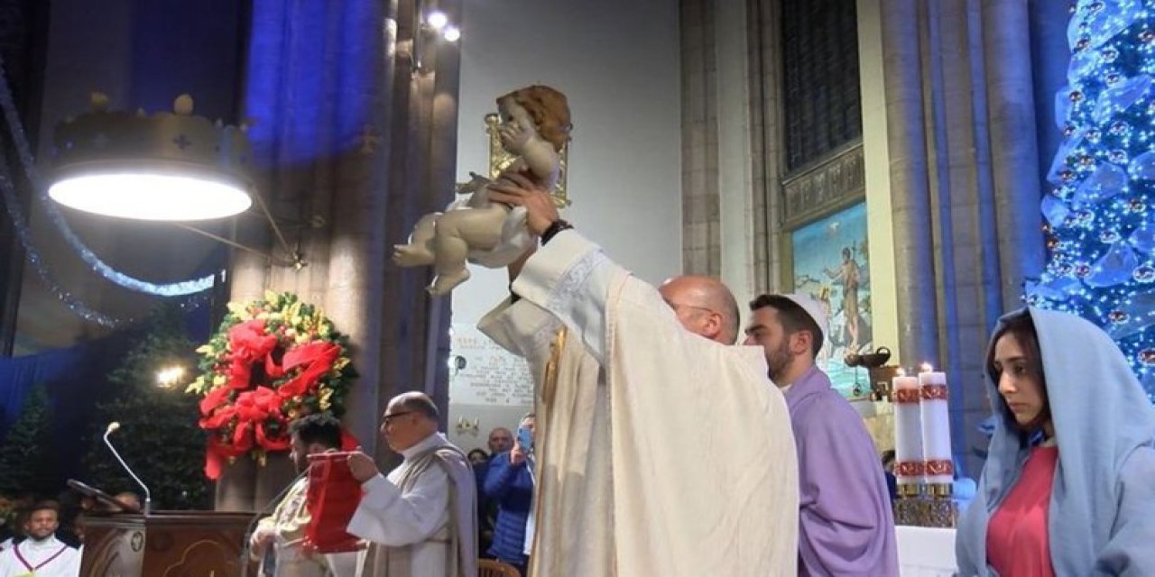 Saint Antuan Kilisesi’nde Noel Ayini