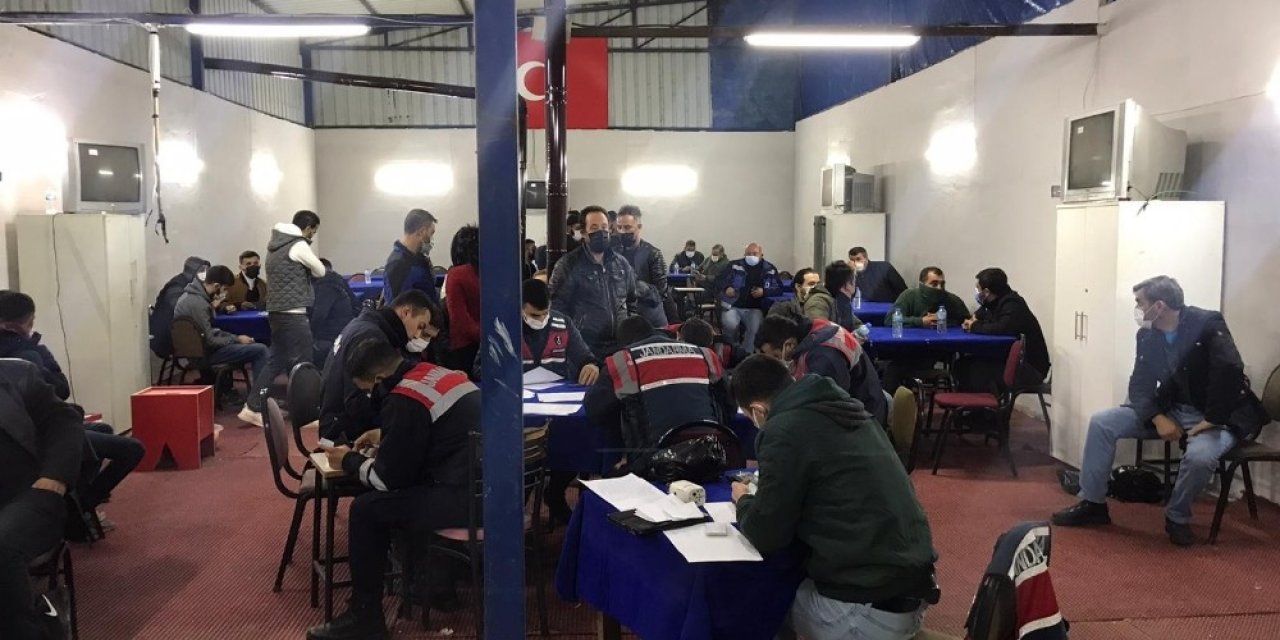 Tavuk Çiftliğindeki Kumara Jandarma Baskını