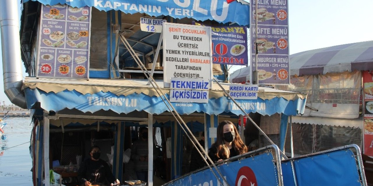 Bu Teknede Balık Ekmek Şehit Çocuklarına Bedava