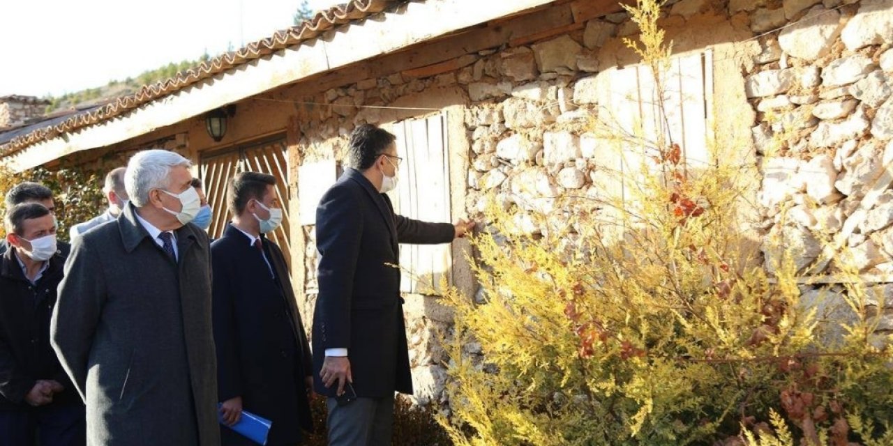 Vali Ali Çelik, Kureyşler Barajı Kurtarma Kazıları Sergi Salonu’nu İnceledi