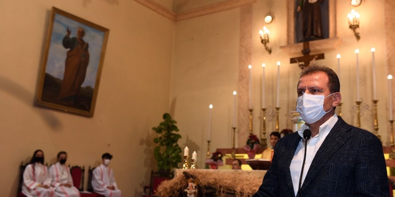 Başkan Seçer Noel Ayinine Katıldı
