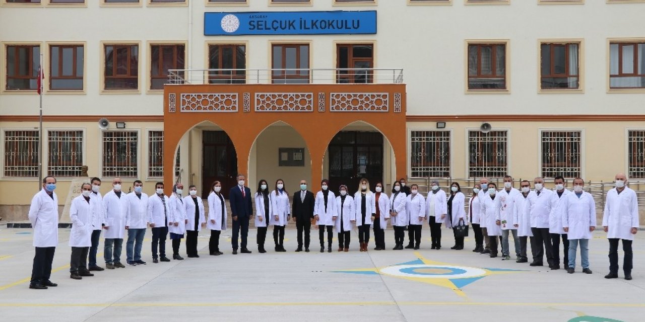 Aksaray’da 6 Bin 500 Öğretmen Beyaza Büründü
