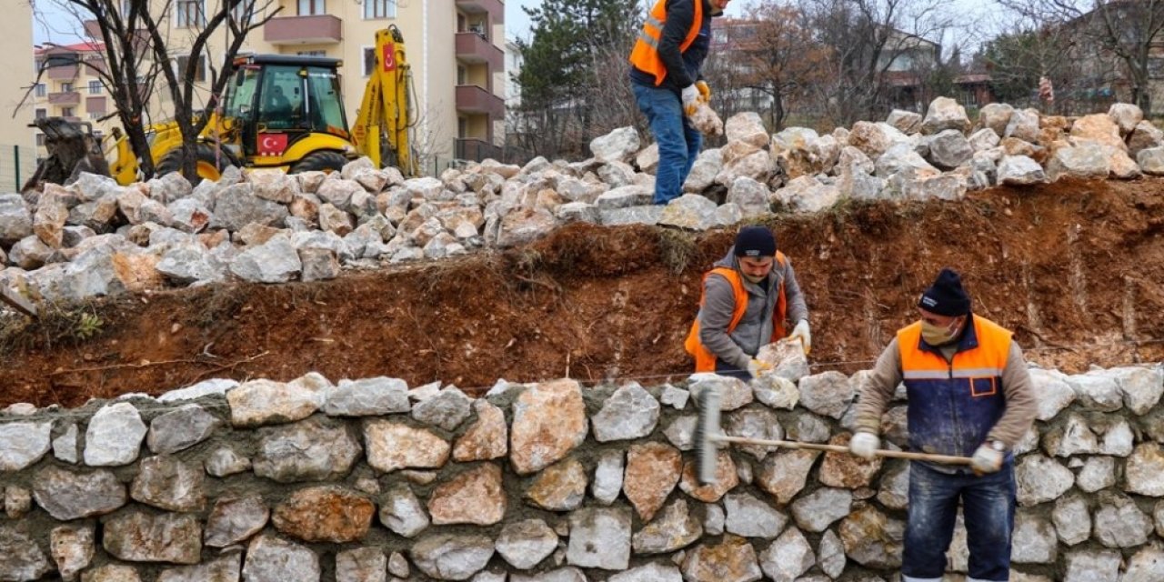 Safranbolu Belediye’sinin 120 Tonluk Taş Duvar Çalışması