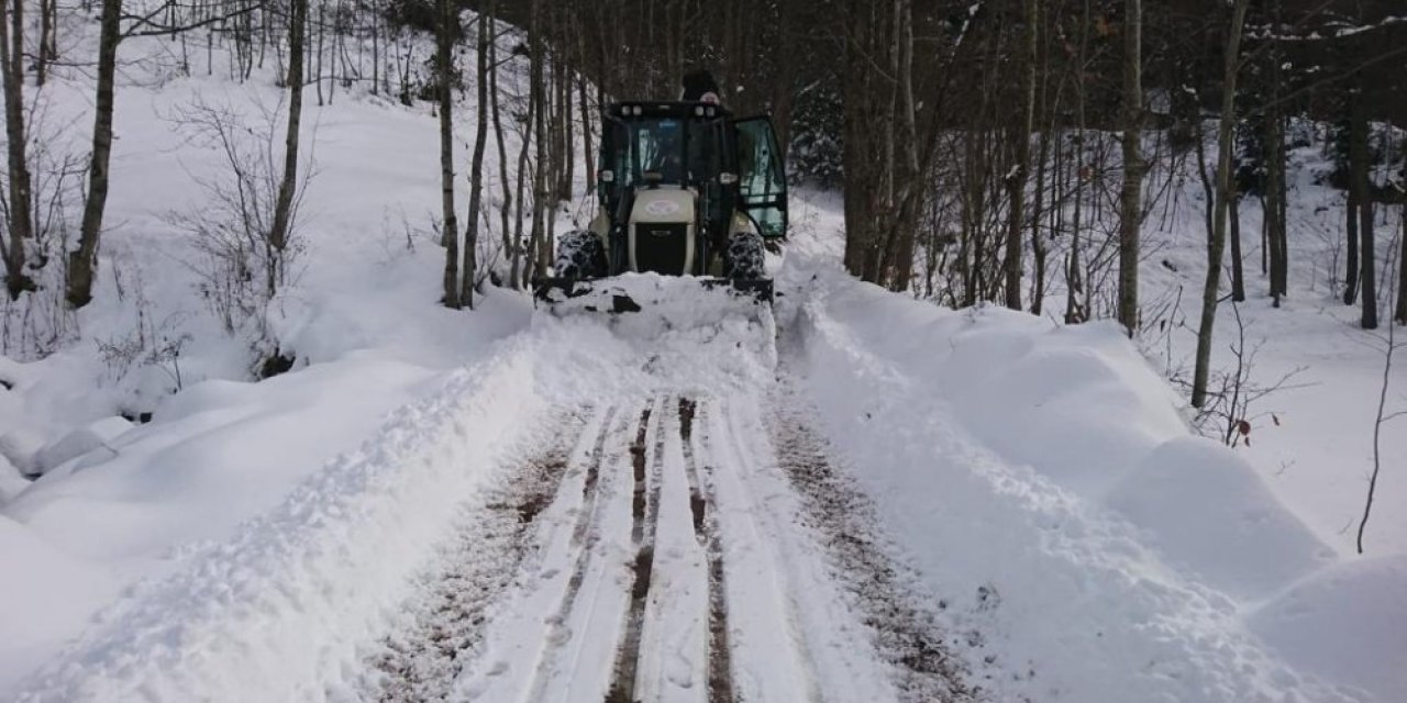 Trabzon’da Karla Kaplı Mahalle Yollarının Tamamı Ulaşıma Açıldı