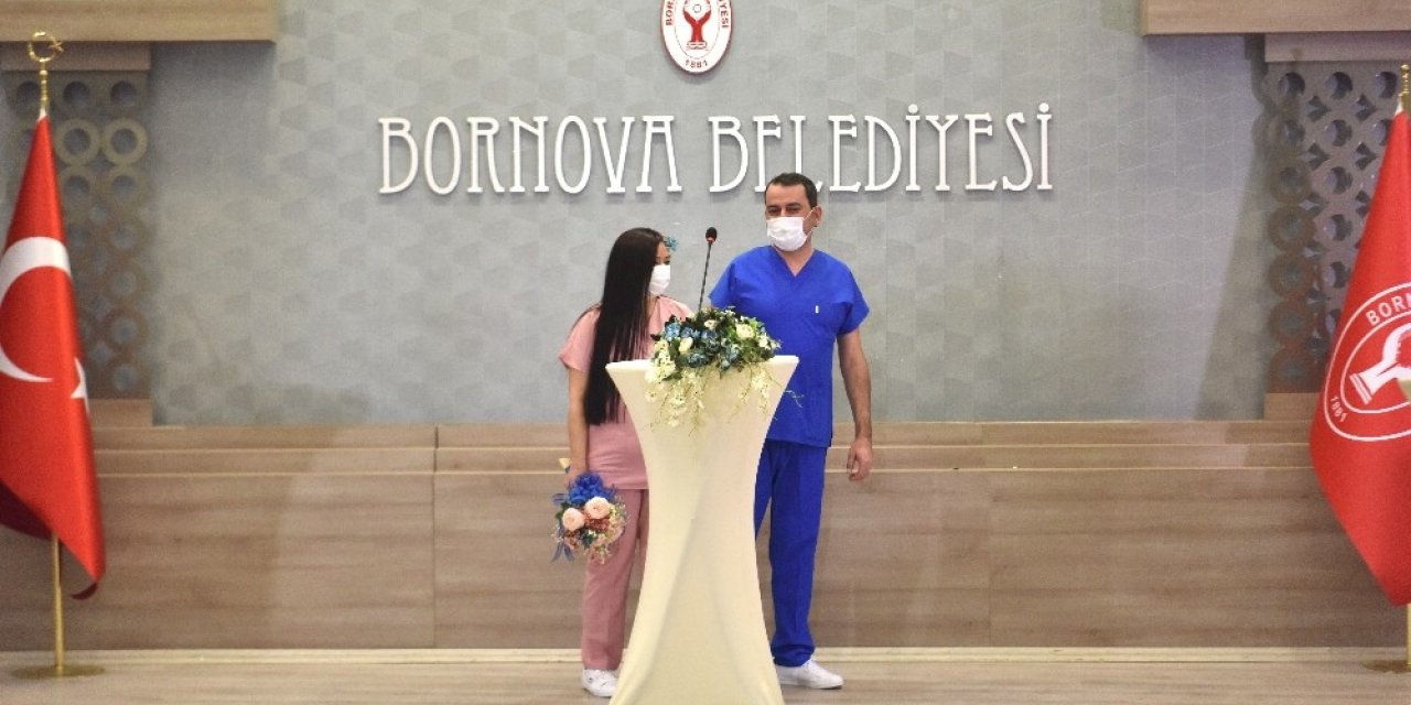 Hemşire Önlüğü Gelinlik, Ambulans İse Gelin Arabası Oldu