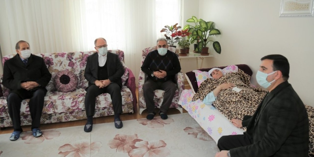 Yaşlı Kadın Biriktirdiği Yarım Milyonu Cami İçin Bağışladı