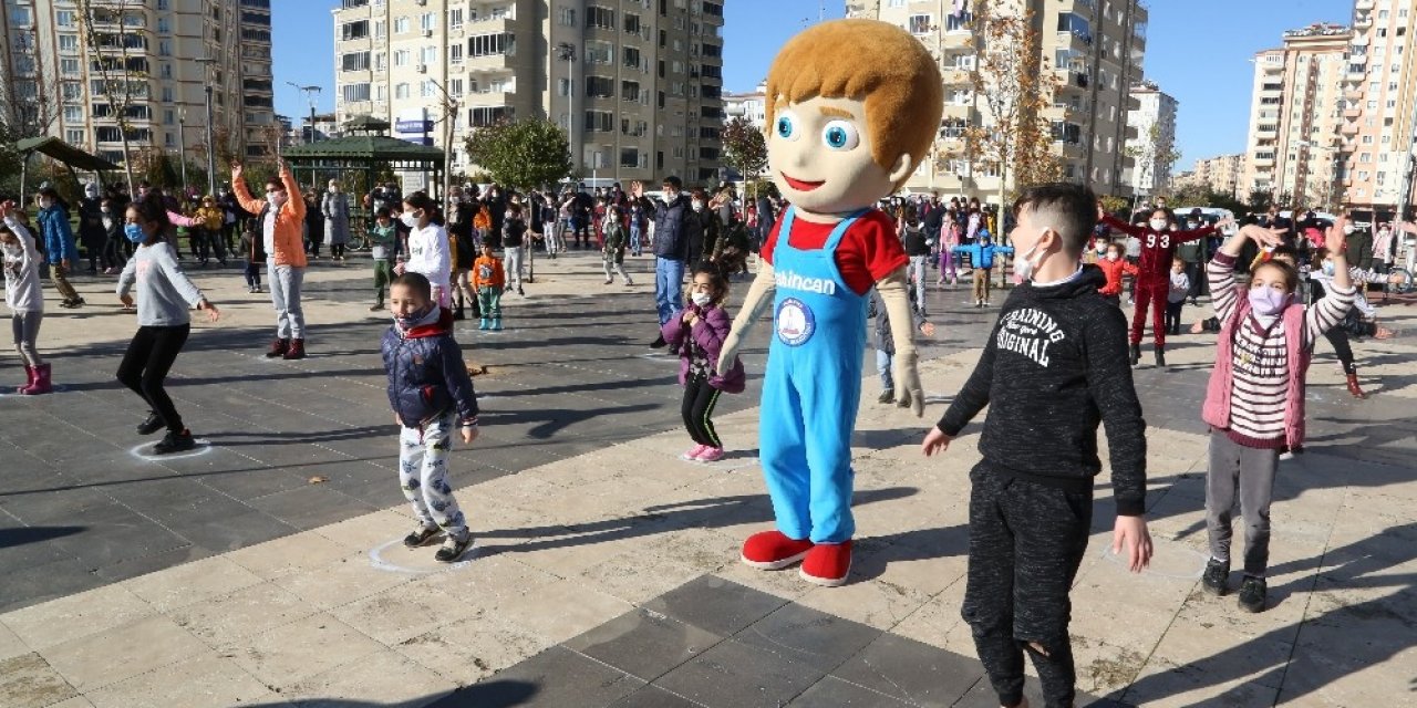 Şahincan Çocuklar Ve Gençlere Spor Yaptırdı