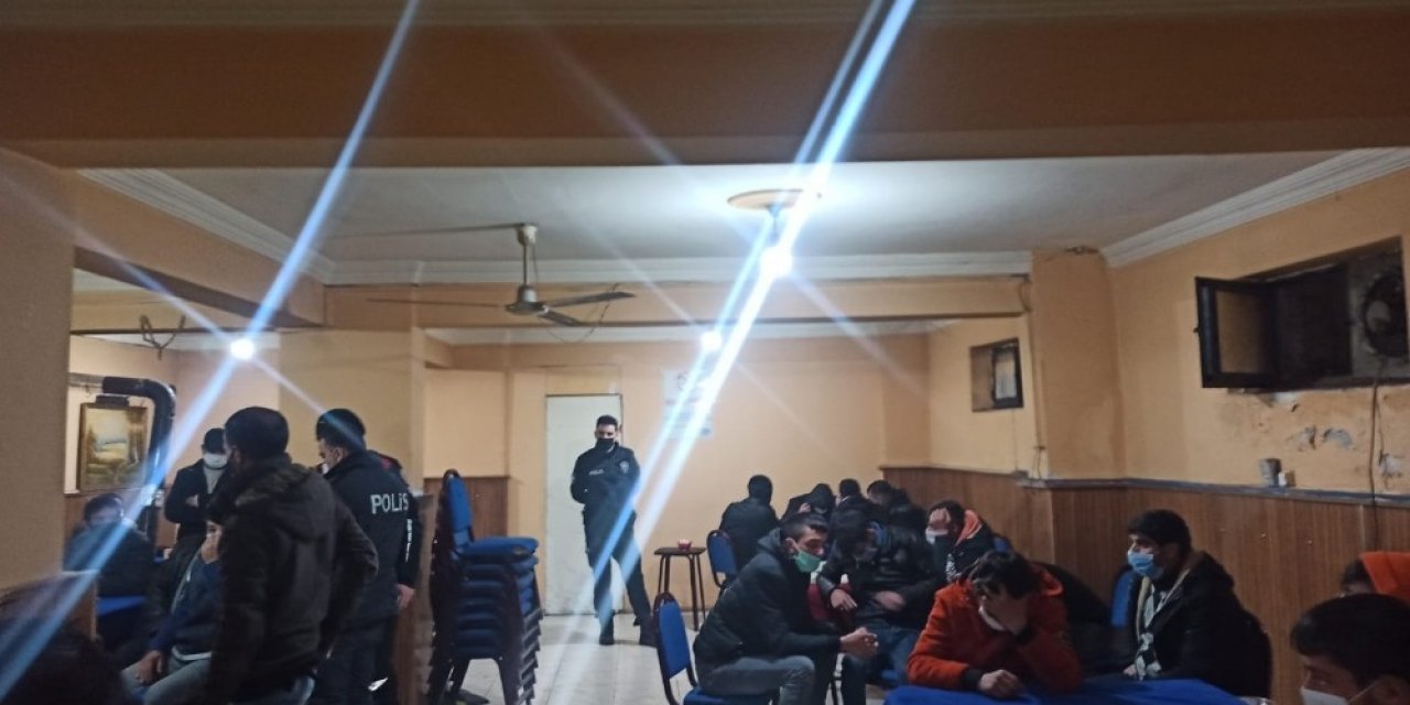 Kahvede Okey Oynarken Yakalandılar, 31 Bin 950 Lira Ceza Yediler
