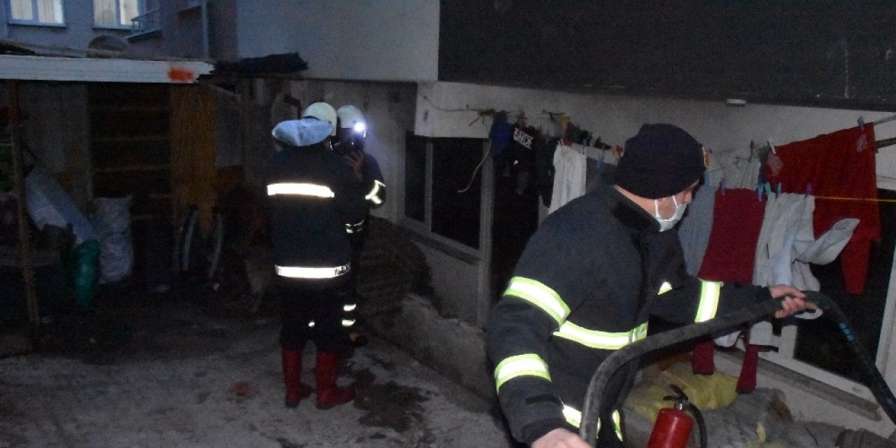 Sinop’ta Ev Yangını: Kış Günü Sokakta Kaldılar