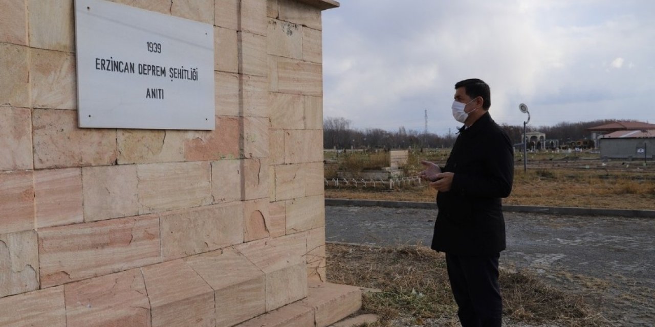 Aksun’dan Deprem Şehitliği Anıtına Ziyaret