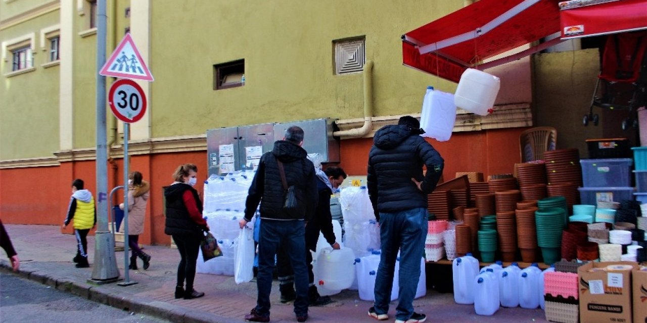 48 Saatlik Su Kesintisinin Yaşanacağı Kocaeli’de Bidon Satışları Patladı