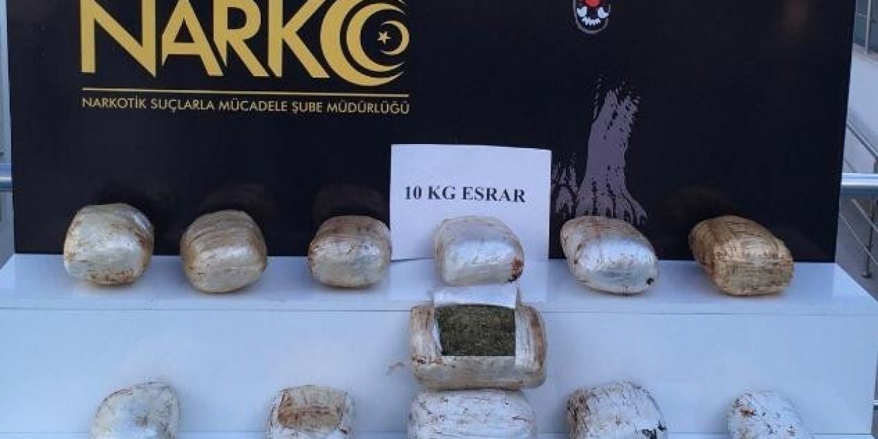 Otomobilin Yakıt Deposuna Gizlenmiş Esrarı ‘uzi’ Buldu