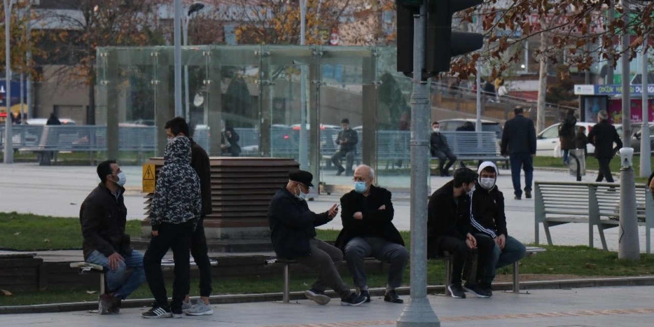 Yüksek Kesimlerde Kalanlar Kış, Şehir Merkezindekiler Adeta Baharı Yaşıyor